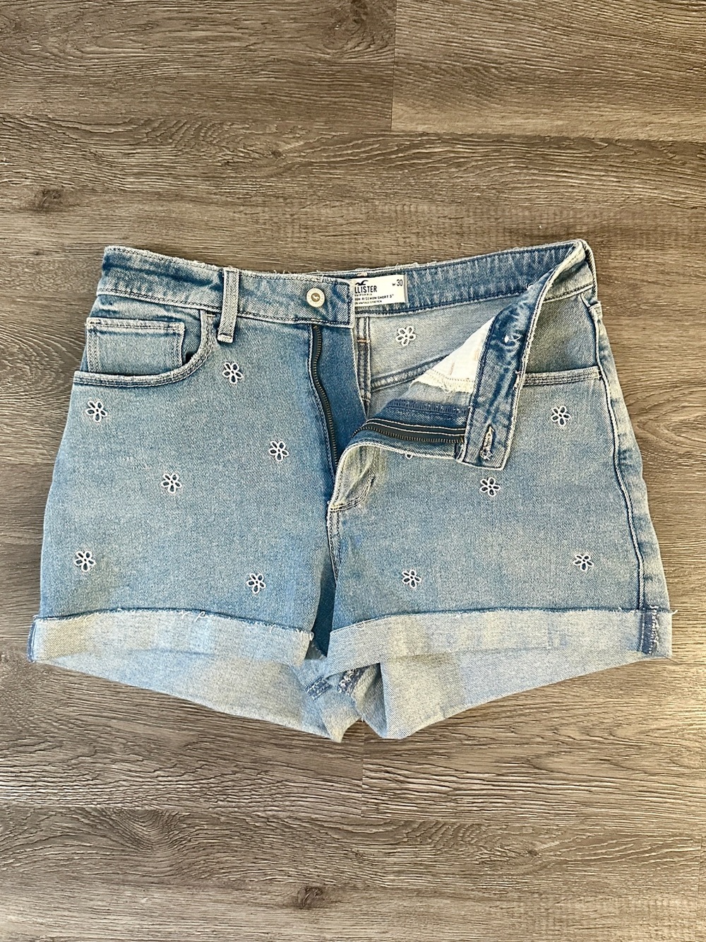 Hollister Curvy Ultra High-Rise Floral Mom Shorts Size 10/11 W30